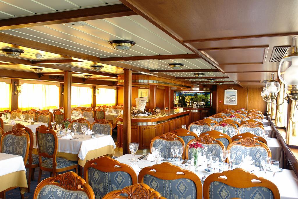Invicta Ribeira Boat Hotel Porto Exterior photo