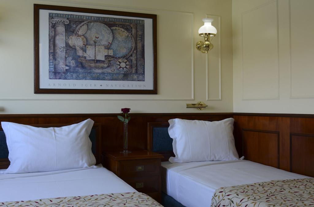 Invicta Ribeira Boat Hotel Porto Exterior photo